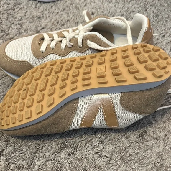 Veja Women's Beige & Cream Retro Runner Sneakers - Picture 2 of 3